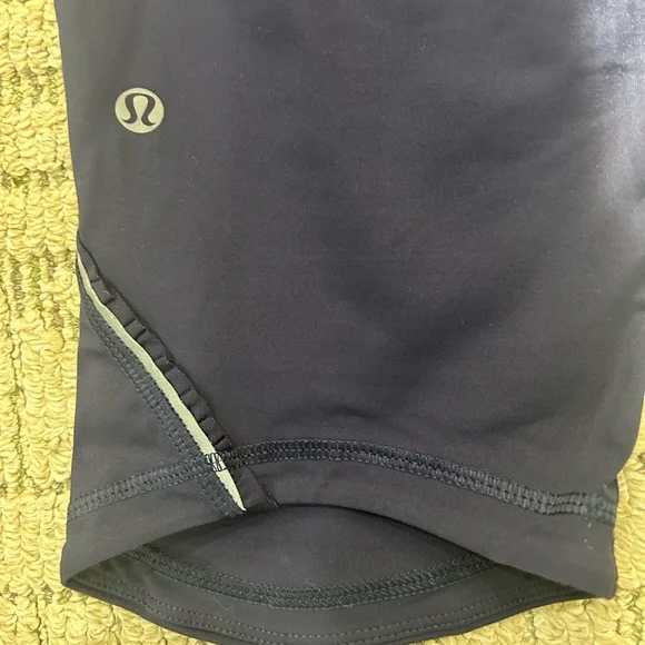 Lululemon Navy Blue Athletic Capris with Tie-Dye Waistband size 12 - Picture 3 of 5